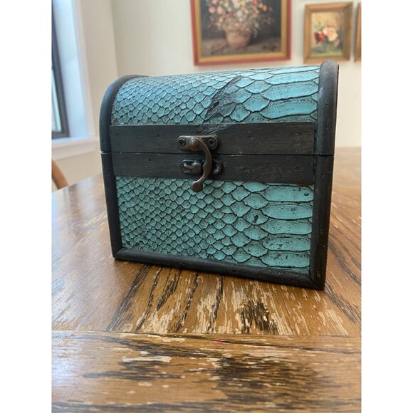 Vintage BLue Faux Leather Small Treasure Chest Jewelry Storage Box - Picture 7 of 7
